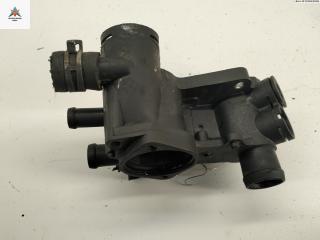 корпус термостата Volkswagen Golf 4 поколение 1998, 1.4 л., бензин, МКПП, чёрный, хетчбэк 3 дв.