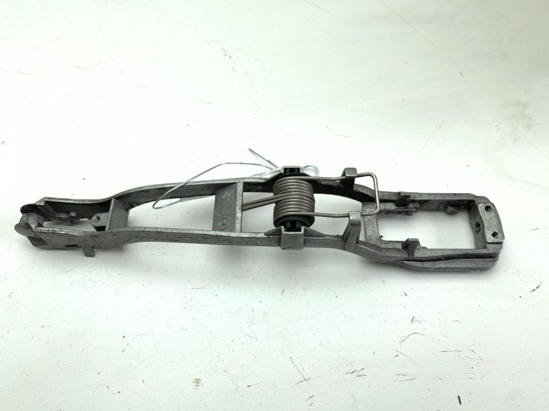 Корпус (держатель) ручки двери передней левой Mercedes-Benz 190 W201 1992, 1.8 л., бензин, АКПП, серый, седан
