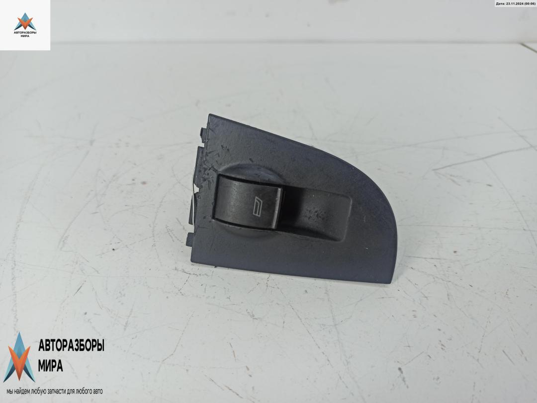 кнопка стеклоподъемника переднего правого Audi A6 4B/C5 1999, 2.4 л., бензин, АКПП, серый, седан, 4B0959855 - фото №1