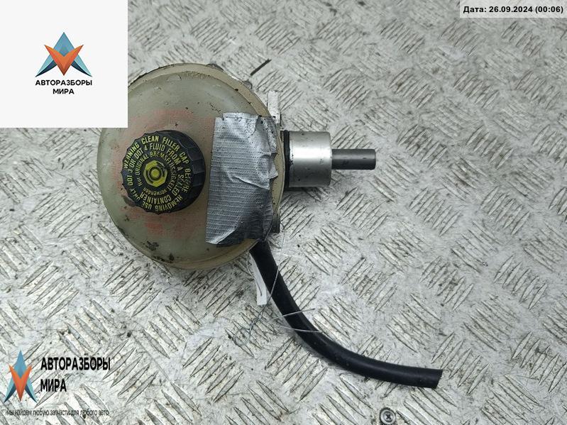 цилиндр тормозной главный Volkswagen Passat B5 1997, 1.6 л., бензин, МКПП, красный, седан - фото №1