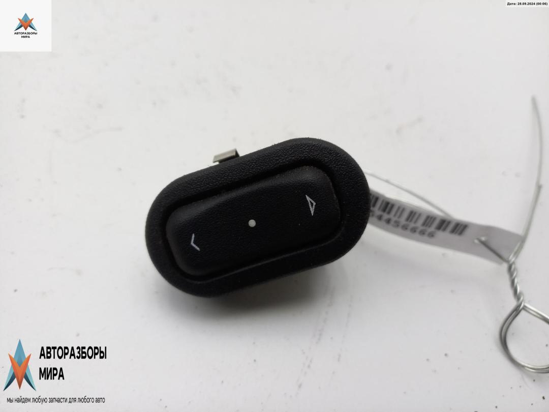 кнопка стеклоподъемника заднего левого Opel Zafira 1 поколение (A) 1999, 1.8 л., бензин, МКПП, серый, минивэн, 13363100 - фото №1