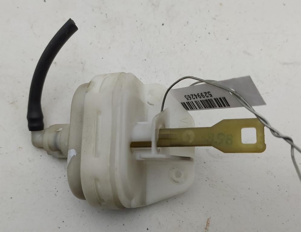 замок лючка топливного бака Audi A4 B5 1998, 1.8 л., Ti, бензин, МКПП, чёрный, универсал