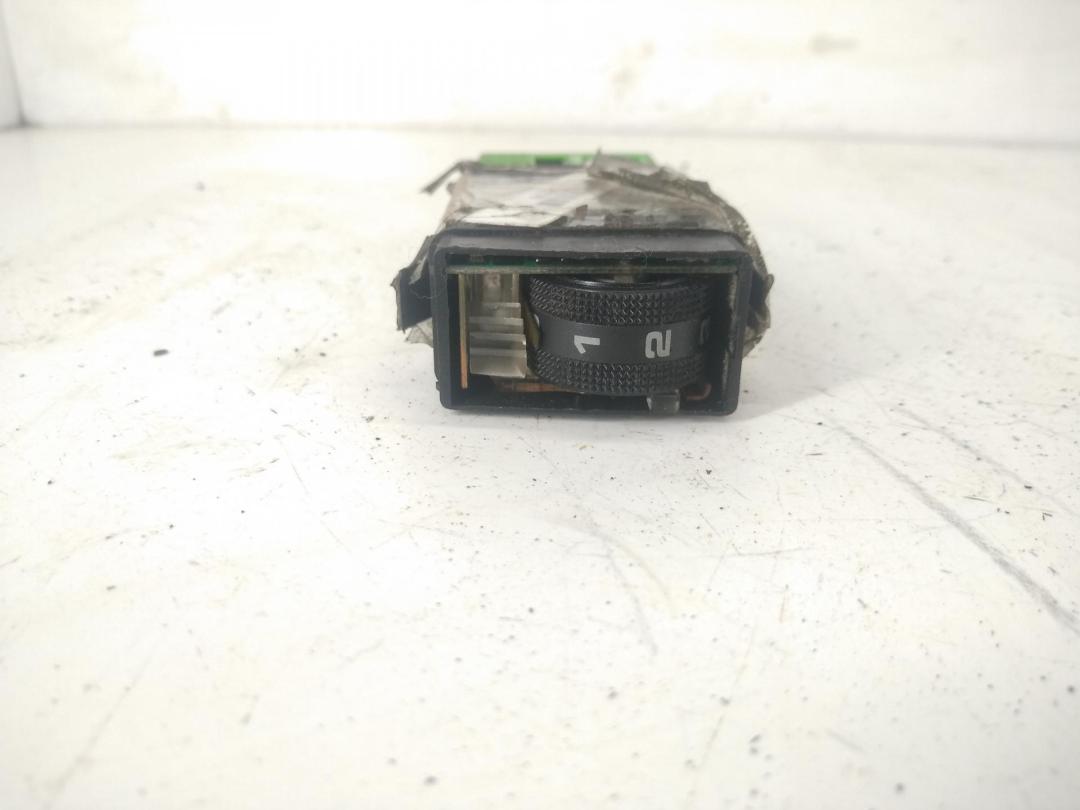 кнопка (выключатель) Audi A4 B5 1995, 1.9 л., дизель, МКПП, зелёный, седан