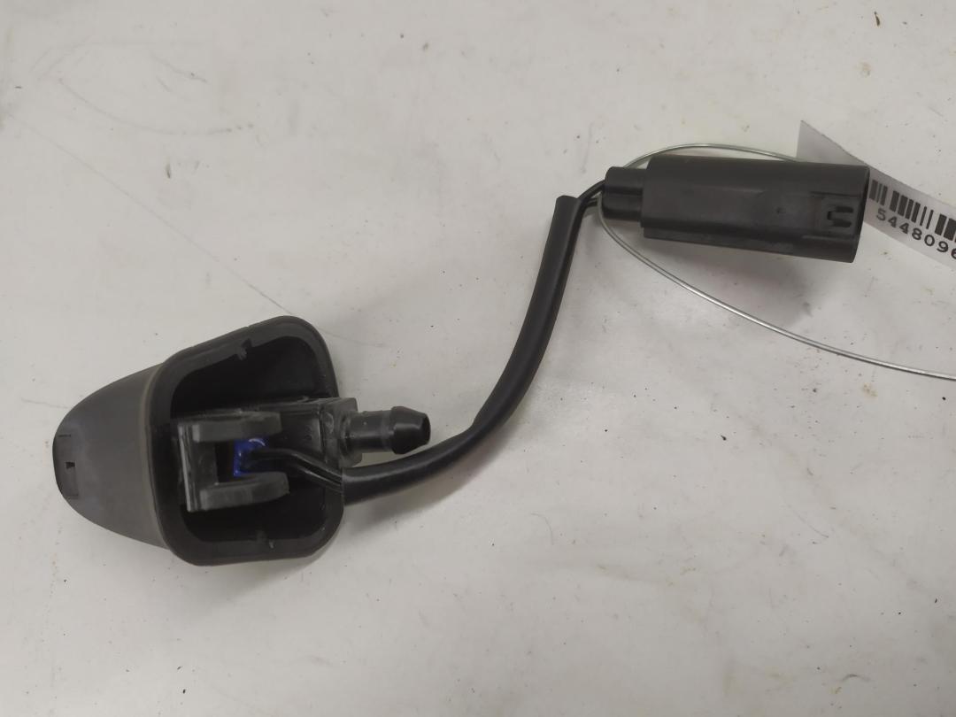 форсунка омывателя лобового стекла BMW 3 серия E90/E91/E92/E93 2007, 2.0 л., дизель, МКПП, жёлтый, универсал, 61108365385 - фото №1