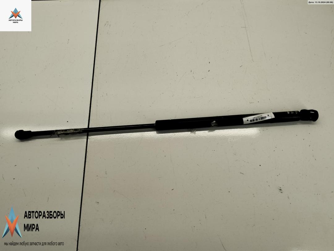 амортизатор крышки багажника (3-5 двери) Volkswagen Golf 4 поколение 1998, 1.6 л., бензин, АКПП, красный, хетчбэк 5 дв., 1J6827550E - фото №1