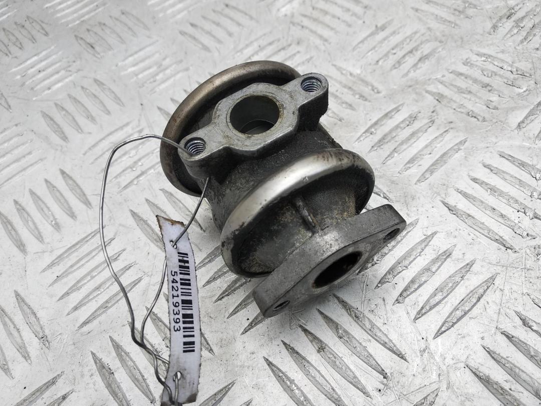 клапан EGR Volkswagen Passat B5+ (GP) 2001, 2.3 л., бензин, МКПП, серый, универсал, 066131101