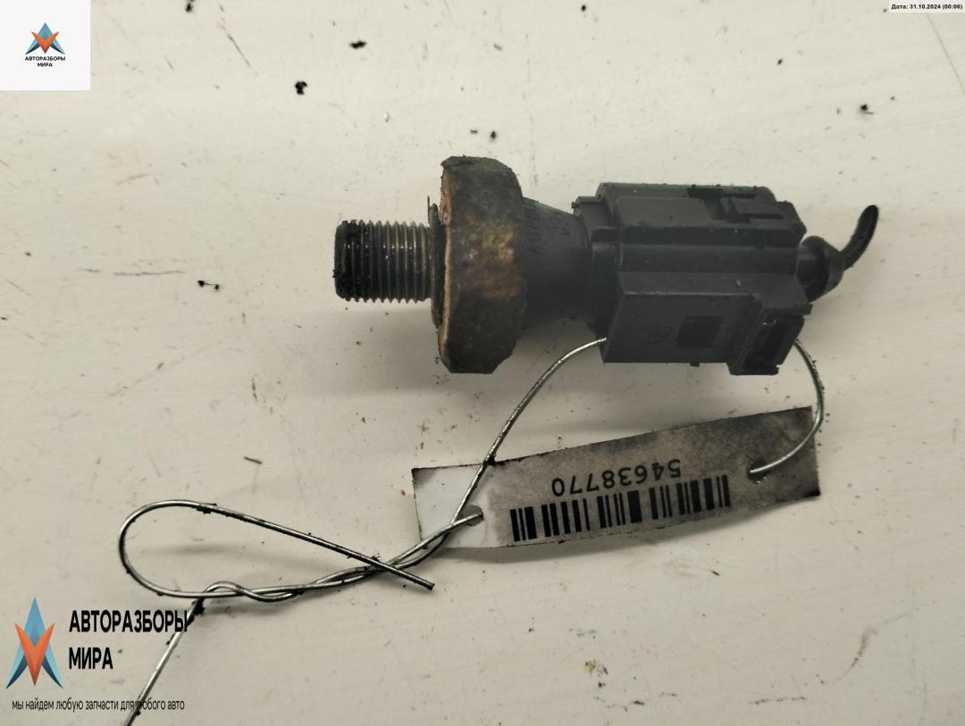 датчик давления масла Volkswagen Golf 4 поколение 2003, 2.0 л., бензин, АКПП, серый, хетчбэк 5 дв. - фото №1