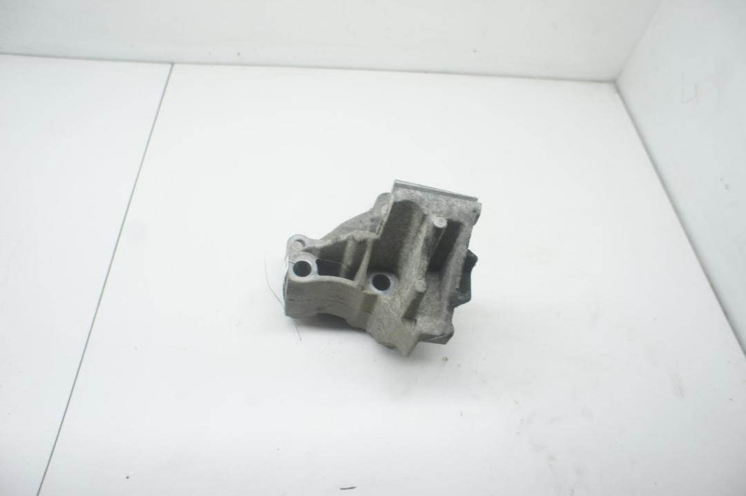 кронштейн генератора Ford Focus I 1998, 1.8 л., бензин, МКПП, серый, хетчбэк 5 дв., 98VV10039AS