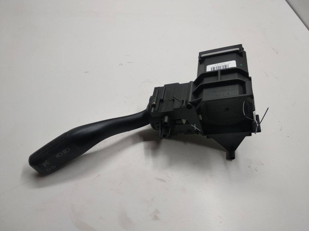 переключатель поворотов Audi A4 B6 2002, 2.0 л., бензин, МКПП, синий, универсал, 8E0953513A
