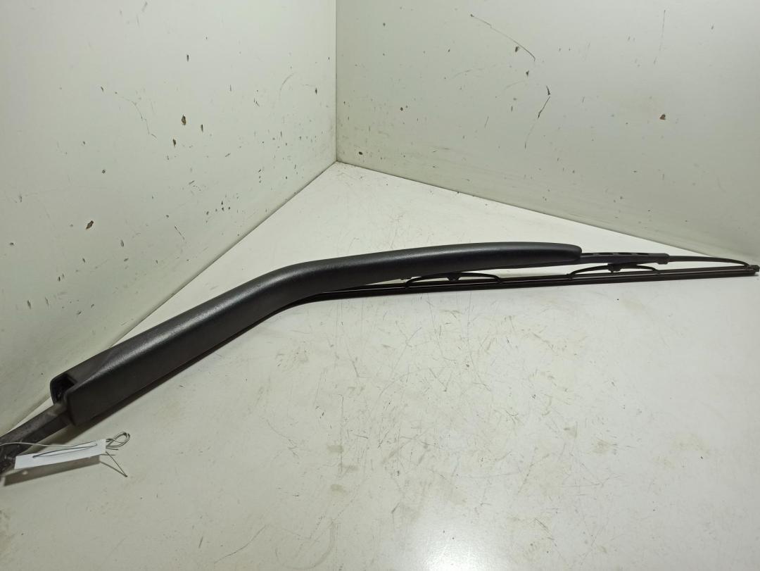 Щеткодержатель (поводок стеклоочистителя) задний Renault Megane I 2002, 1.4 л., бензин, МКПП, красный, хетчбэк 5 дв., 7700413089