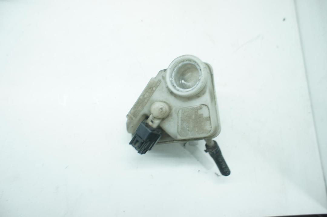 бачок тормозной жидкости Ford Mondeo 3 поколение 2001, 2.0 л., бензин, МКПП, серый, универсал, 0204021768 - фото №1