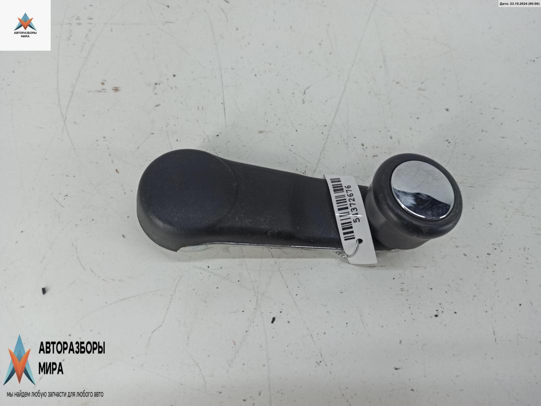 ручка стеклоподъемника Audi A4 B5 1995, 1.8 л., бензин, МКПП, синий, седан, 443837581 - фото №1