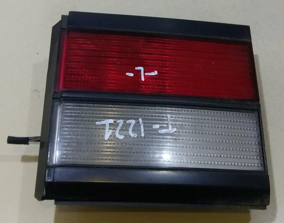 фонарь крышки багажника левый Volkswagen Passat B3 1992, 2.0 л., бензин, МКПП, красный, универсал, 333945107