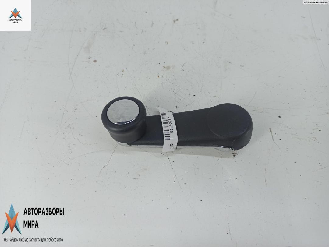 ручка стеклоподъемника Audi A4 B5 1995, 1.8 л., бензин, МКПП, серый, седан, 443837581 - фото №1