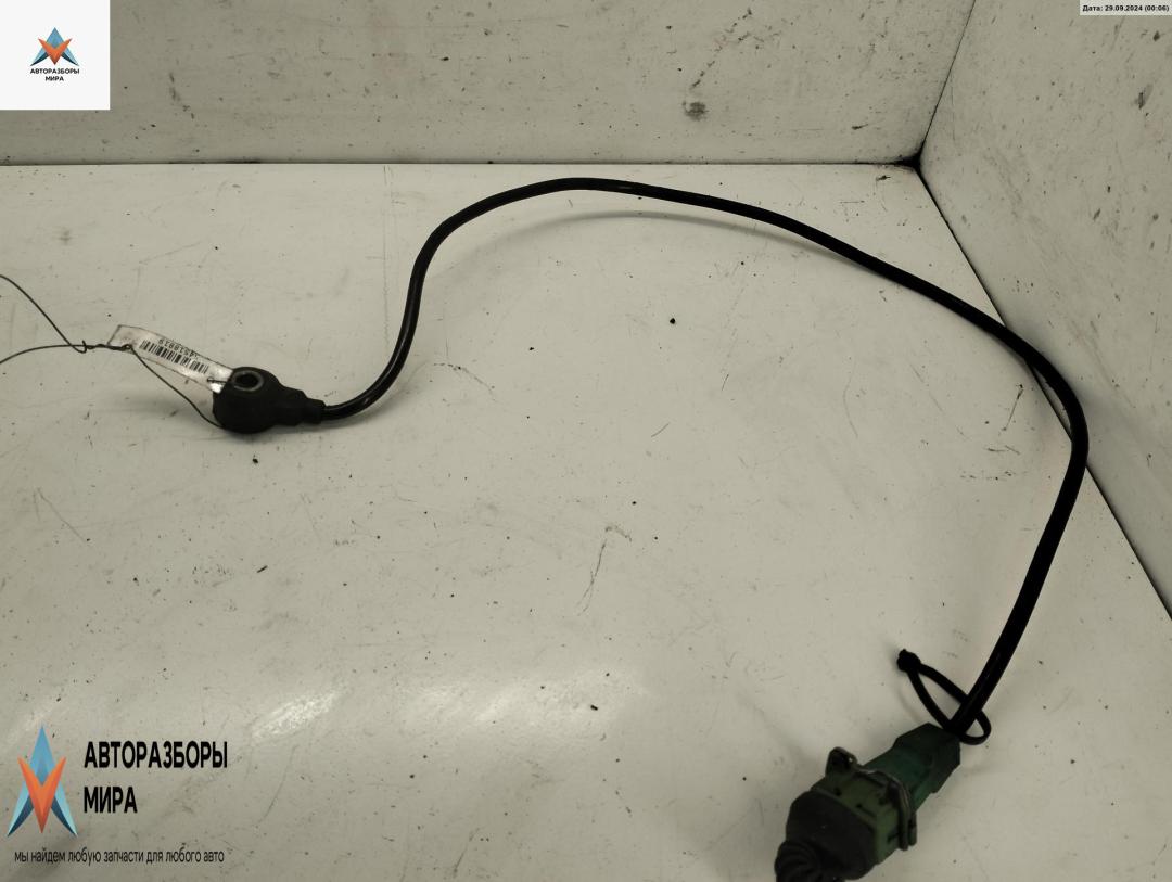 датчик детонации Volkswagen Passat B5 1997, 1.8 л., бензин, МКПП, серый, седан, 054905377H - фото №1