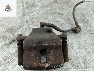 суппорт передний левый Nissan Primera P10 1993, 2.0 л., бензин, МКПП, серый, седан