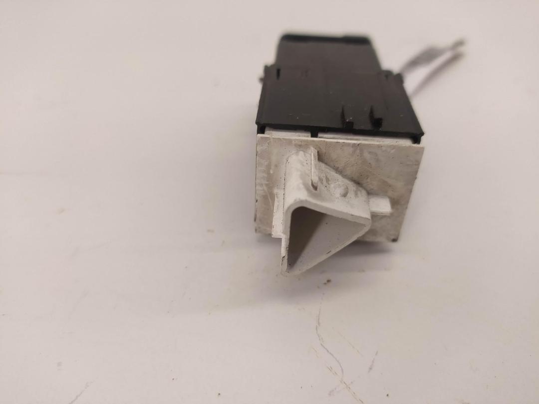 кнопка аварийной сигнализации Volkswagen Passat B6 2007, 2.0 л., дизель, МКПП, серый, седан, 3C0953509A