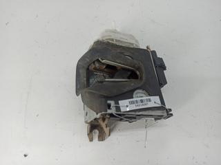 замок двери передней правой Audi A4 B5 1996, 2.8 л., бензин, АКПП, синий, универсал, 8D1837016E