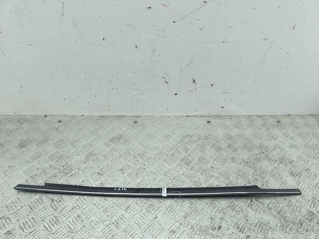 Молдинг стекла двери наружный Opel Vectra B 1997, 1.6 л., бензин, МКПП, серый, седан, 90464501 - фото №1