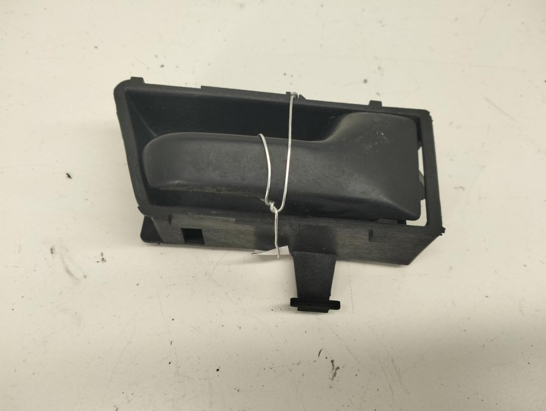ручка внутренняя передняя правая Volkswagen Jetta 1988, 1.6 л., бензин, МКПП, белый, седан, 321837236A