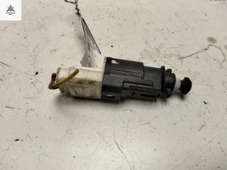 Датчик (включатель) стоп-сигнала Dacia (Renault) Logan 2009, 1.4 л., бензин, МКПП, синий, универсал, 8200276381