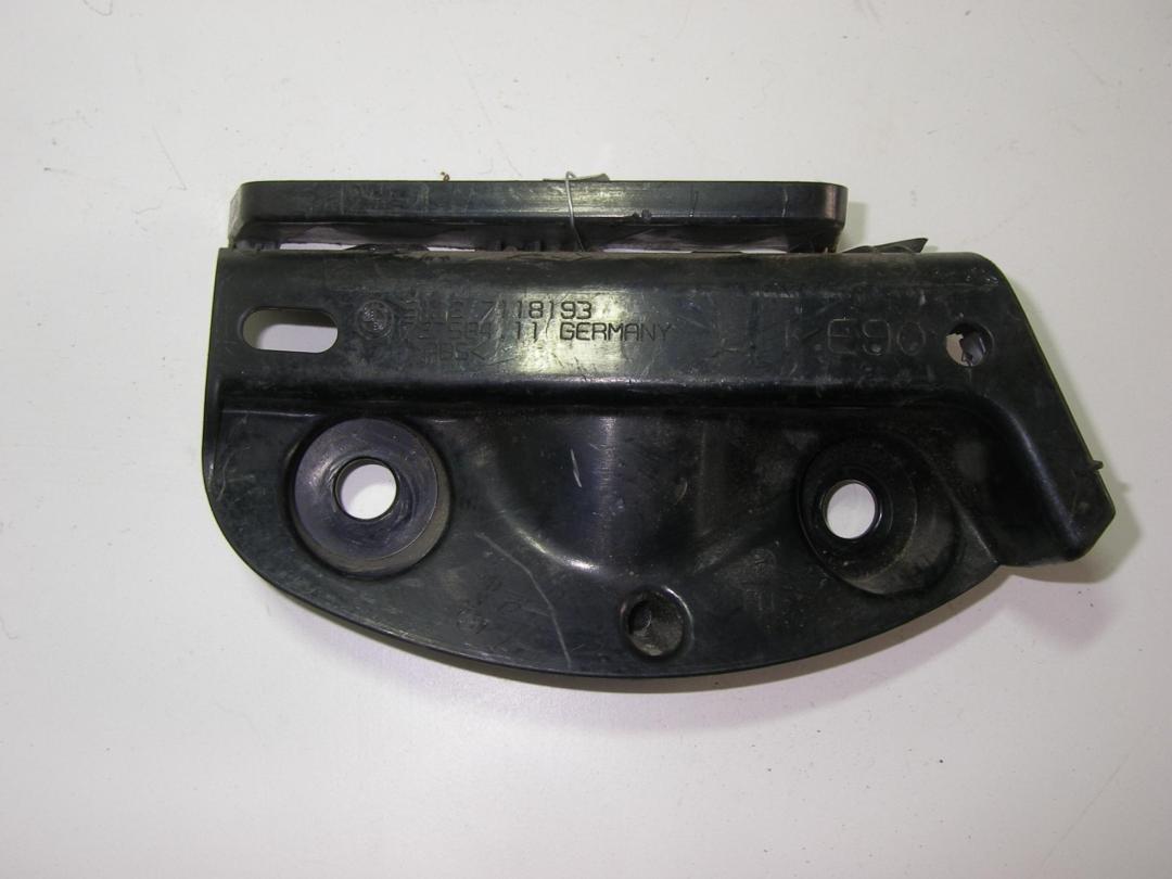 кронштейн (крепление) BMW 3 E90/E91/E92/E93 2007, 2.0 л., дизель, МКПП, синий, седан, 51127118193