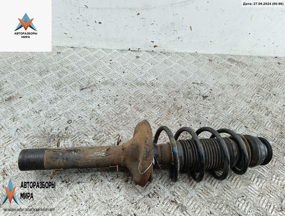 стойка передняя Volkswagen Golf 4 поколение 2000, 1.6 л., бензин, МКПП, серый, хетчбэк 5 дв., 1J0413031S - фото №1