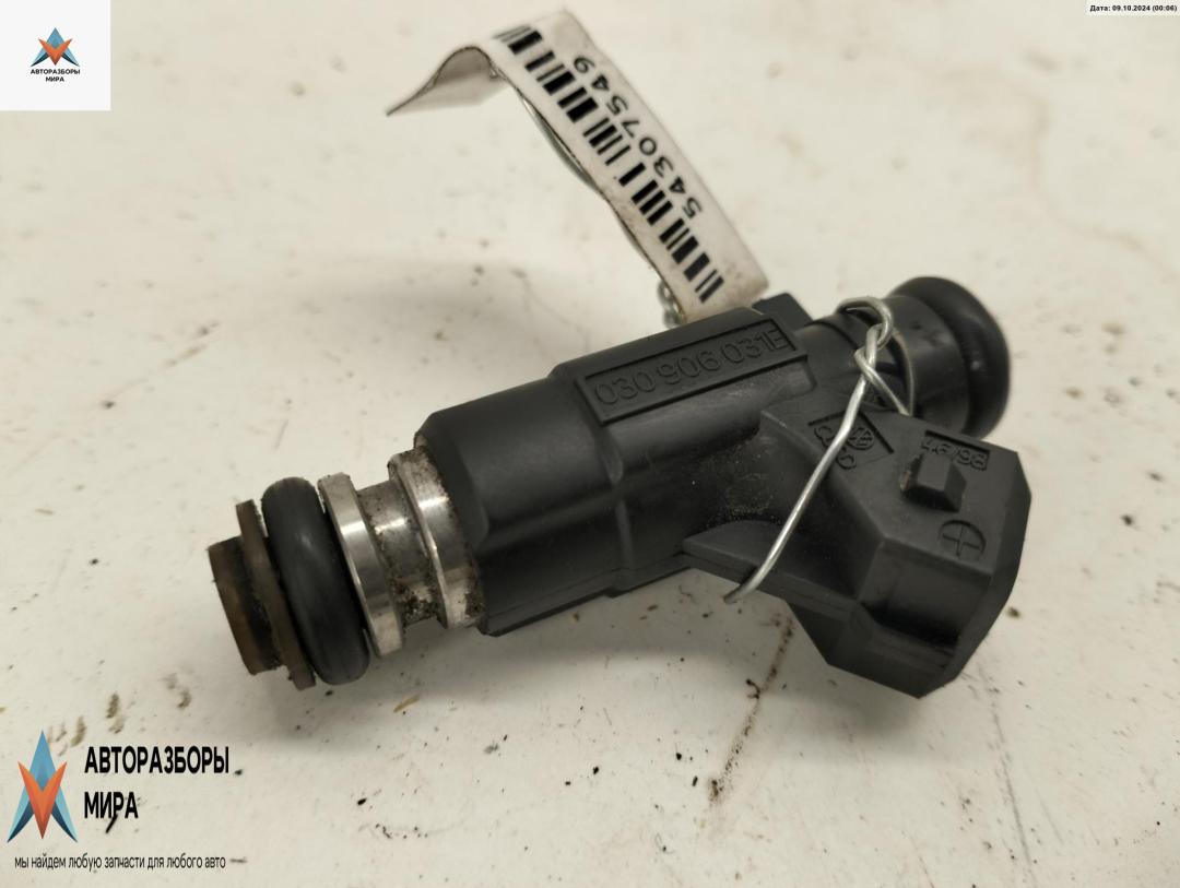 форсунка Volkswagen Polo 3 поколение 1998, 1.4 л., бензин, МКПП, зелёный, универсал, 030906031E - фото №1