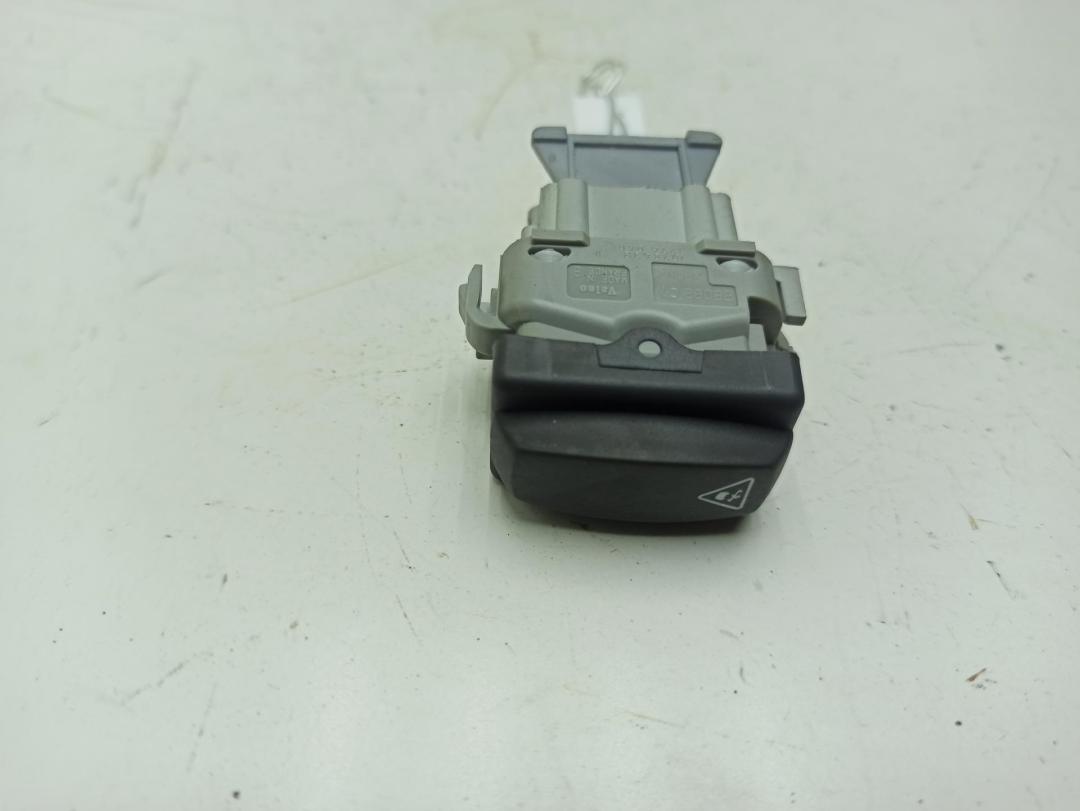 кнопка (выключатель) Renault Megane 2 поколение 2003, 1.9 л., дизель, МКПП, серый, универсал, 107843B - фото №1