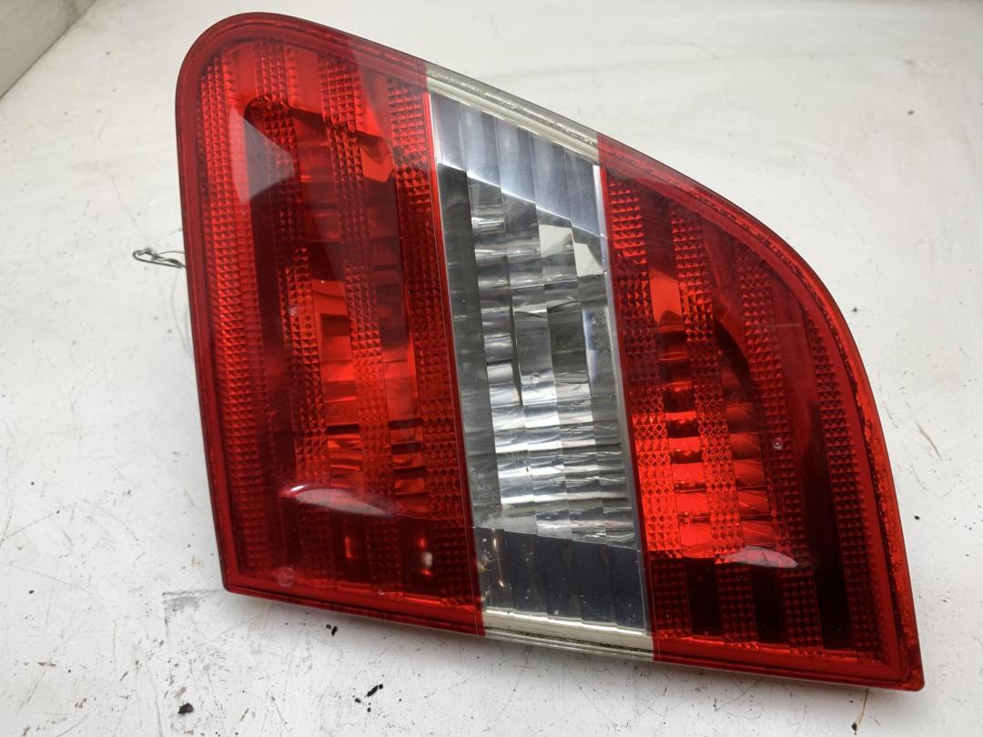 фонарь крышки багажника правый Mercedes-Benz B W245 2005, 1.7 л., бензин, МКПП, чёрный, хетчбэк 5 дв., 1698202753