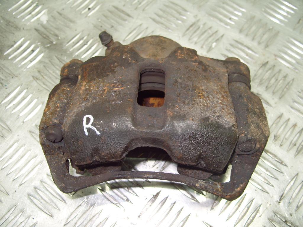суппорт передний правый Nissan Primera P11 1997, 2.0 л., бензин, МКПП, красный, хетчбэк 5 дв.