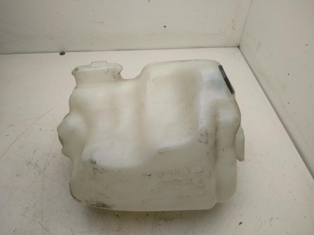 бачок омывателя Renault Scenic 2 поколение 2005, 2.0 л., бензин, минивэн, 8200104705, 8200104706 - фото №1
