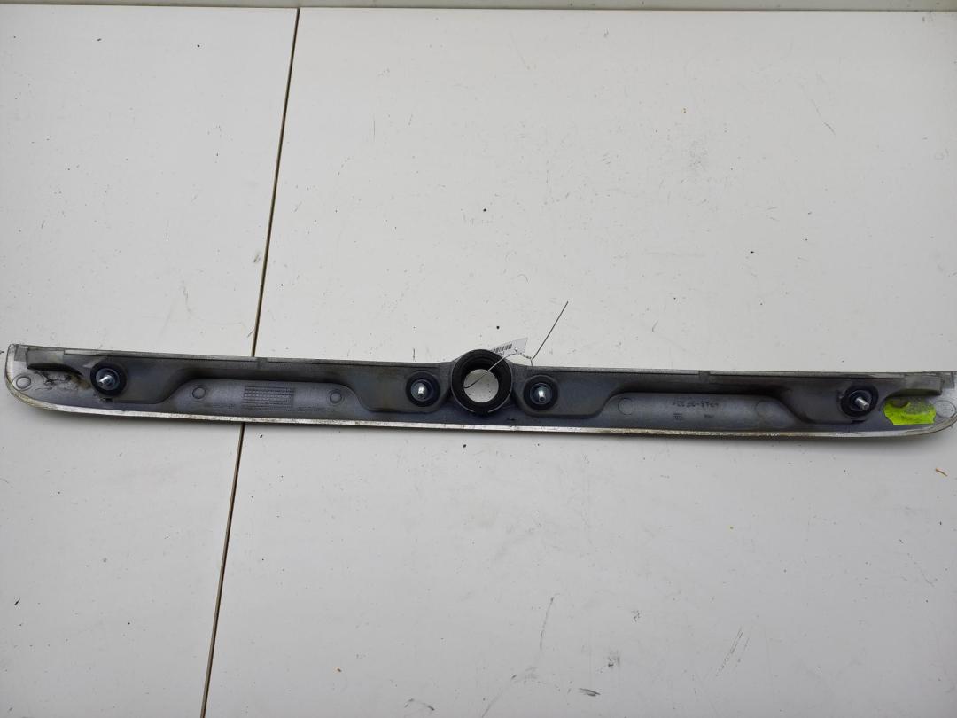 накладка двери (крышки) багажника Opel Astra G 1999, 1.6 л., бензин, МКПП, серый, седан - фото №1