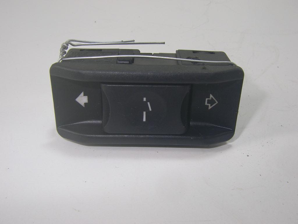 кнопка открывания люка BMW 3 E46 2002, 1.8 л., бензин, МКПП, серый, седан, 61316907288