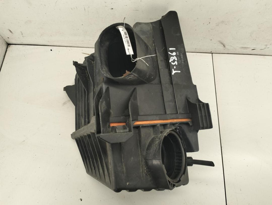 корпус воздушного фильтра Volkswagen Polo 4 поколение 2004, 1.9 л., дизель, МКПП, синий, хетчбэк 3 дв., 6Q0129607AJ - фото №1