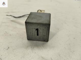 реле (прочие) Volkswagen Passat B3 1990, 1.8 л., бензин, МКПП, серый, универсал, 171906383