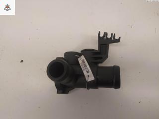 фланец (тройник) системы охлаждения Volkswagen Passat B3 1992, 1.8 л., бензин, МКПП, красный, универсал