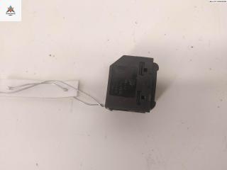 кнопка стеклоподъемника переднего правого Volkswagen Bora 1 поколение 2001, 2.0 л., бензин, МКПП, жёлтый, седан