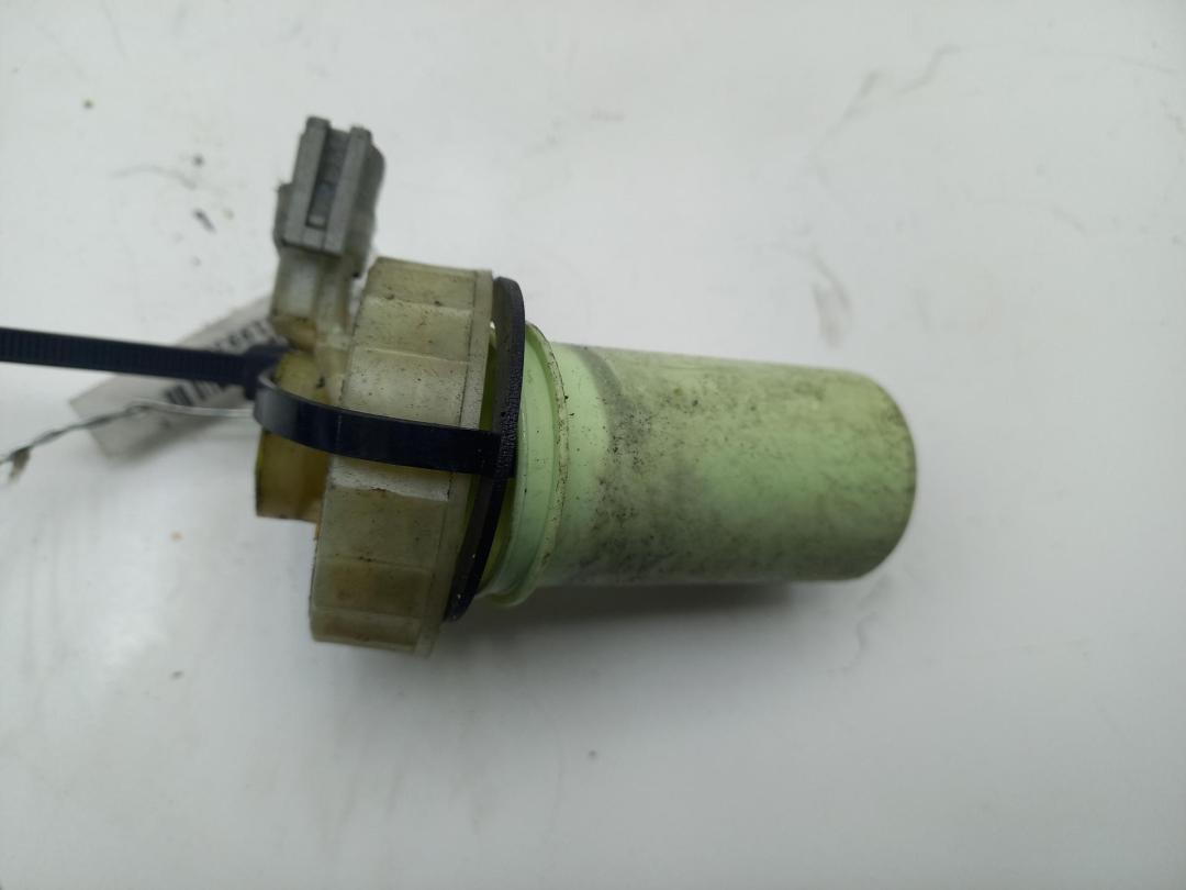 Крышка бачка тормозной жидкости Opel Astra F 1997, 1.4 л., бензин, МКПП, красный, хетчбэк 5 дв.
