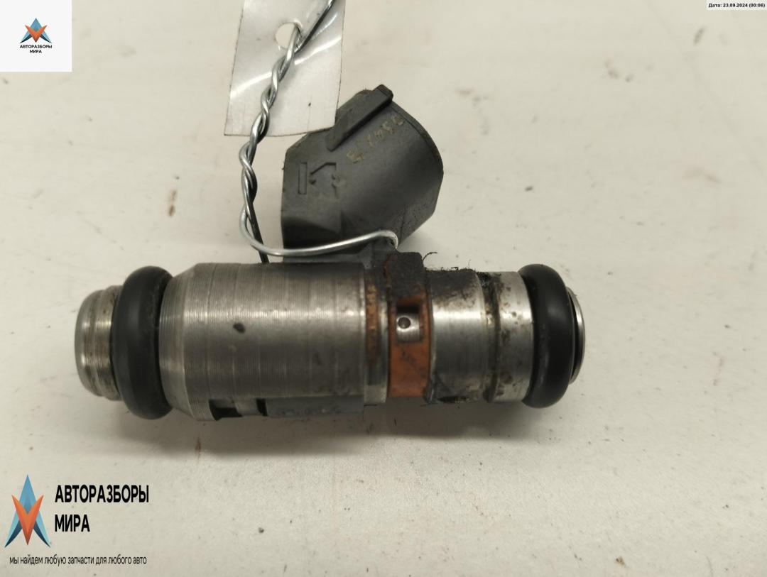 форсунка Volkswagen Golf 4 поколение 2002, 1.4 л., бензин, МКПП, синий, хетчбэк 5 дв., 036031G - фото №1