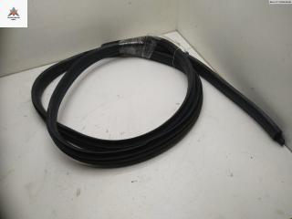 Уплотнитель крышки (двери) багажника Ford Kuga 1 поколение 2009, 2.0 л., дизель, МКПП, синий, внедорожник 5 дв.