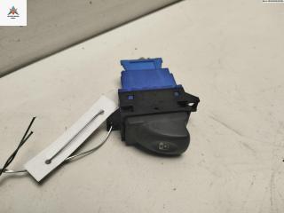 кнопка стеклоподъемника заднего левого Renault Laguna 1 поколение [рестайлинг] 1999, 1.6 л., бензин, МКПП, серый, хетчбэк 5 дв., 7700417487