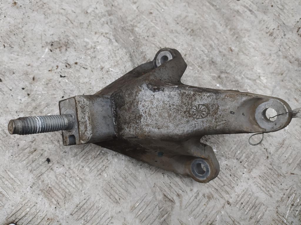 кронштейн КПП Ford Focus I 2004, 1.8 л., бензин, МКПП, чёрный, универсал