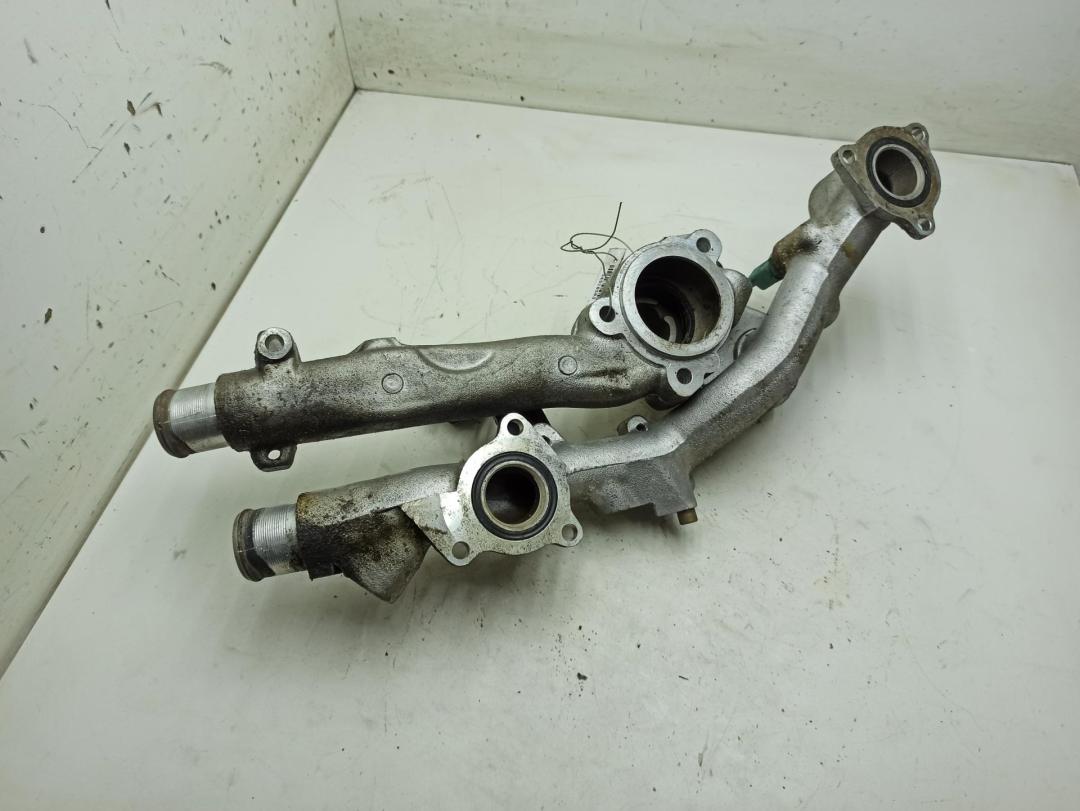 корпус термостата Renault Laguna II 2002, 3.0 л., бензин, АКПП, зелёный, универсал, 9619903080 - фото №1