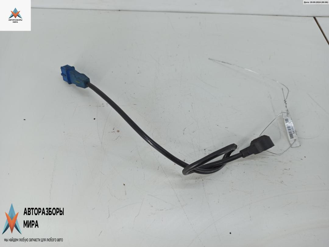 датчик детонации Audi A4 B5 1997, 2.4 л., бензин, МКПП, синий, универсал, 054905377G - фото №1