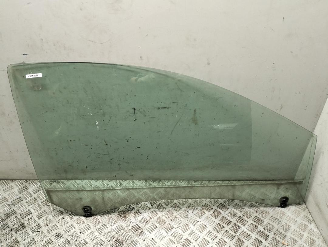 стекло двери передней правой Renault Clio III 2005, 1.2 л., бензин, МКПП, красный, хетчбэк 3 дв., 43R-009007