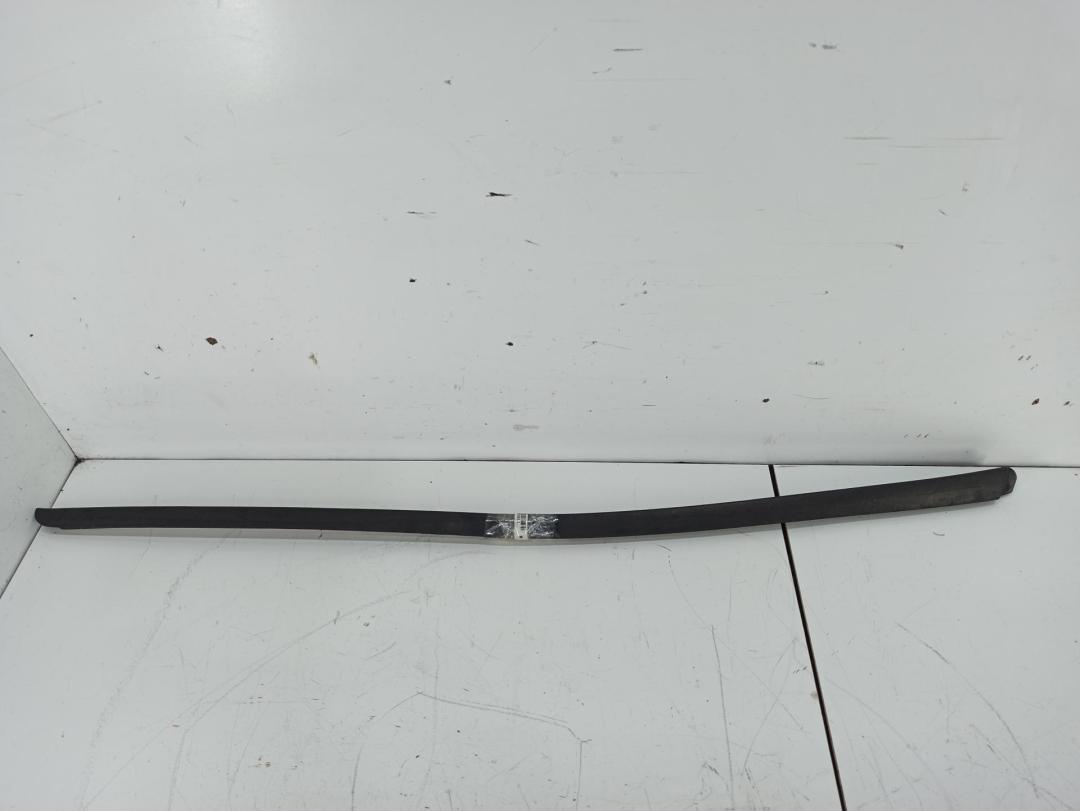 молдинг лобового стекла Audi A4 B6 2003, 3.0 л., бензин, АКПП, серый, универсал