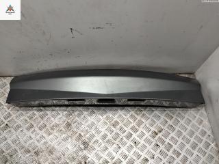 Молдинг крышки (двери) багажника Renault Megane 2 поколение 2003, 1.4 л., бензин, МКПП, серый, хетчбэк 5 дв.