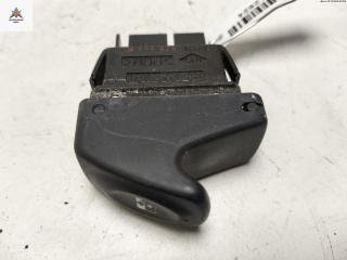 кнопка стеклоподъемника переднего правого Renault Megane 1 поколение [рестайлинг] 2001, 1.4 л., бензин, МКПП, серый, купе, 7700429989