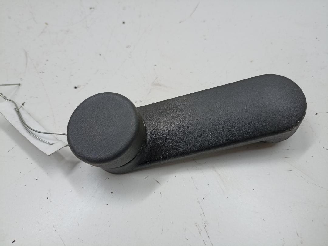 ручка стеклоподъемника Opel Astra F 1992, 1.8 л., бензин, АКПП, красный, хетчбэк 5 дв., 90247150 - фото №1